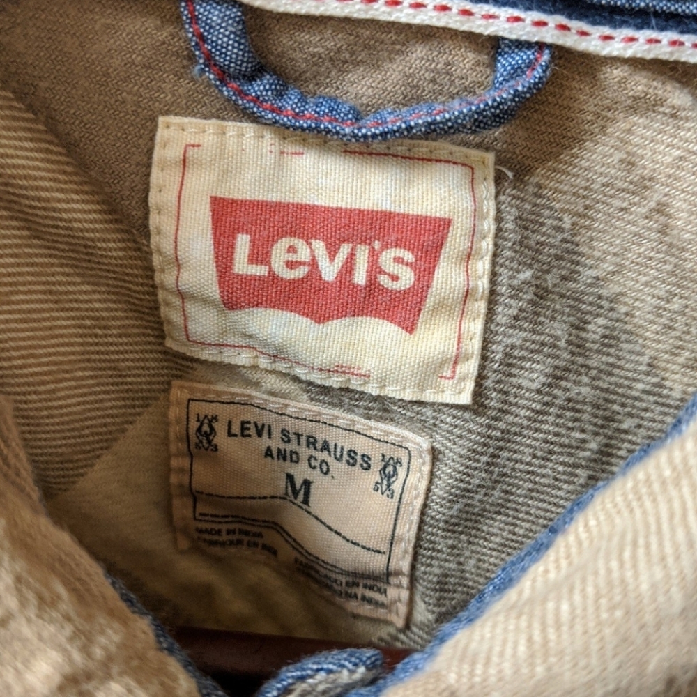 Levi's Button Up - Picture 3 of 3